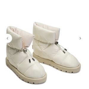 Women's White Flufié Boots